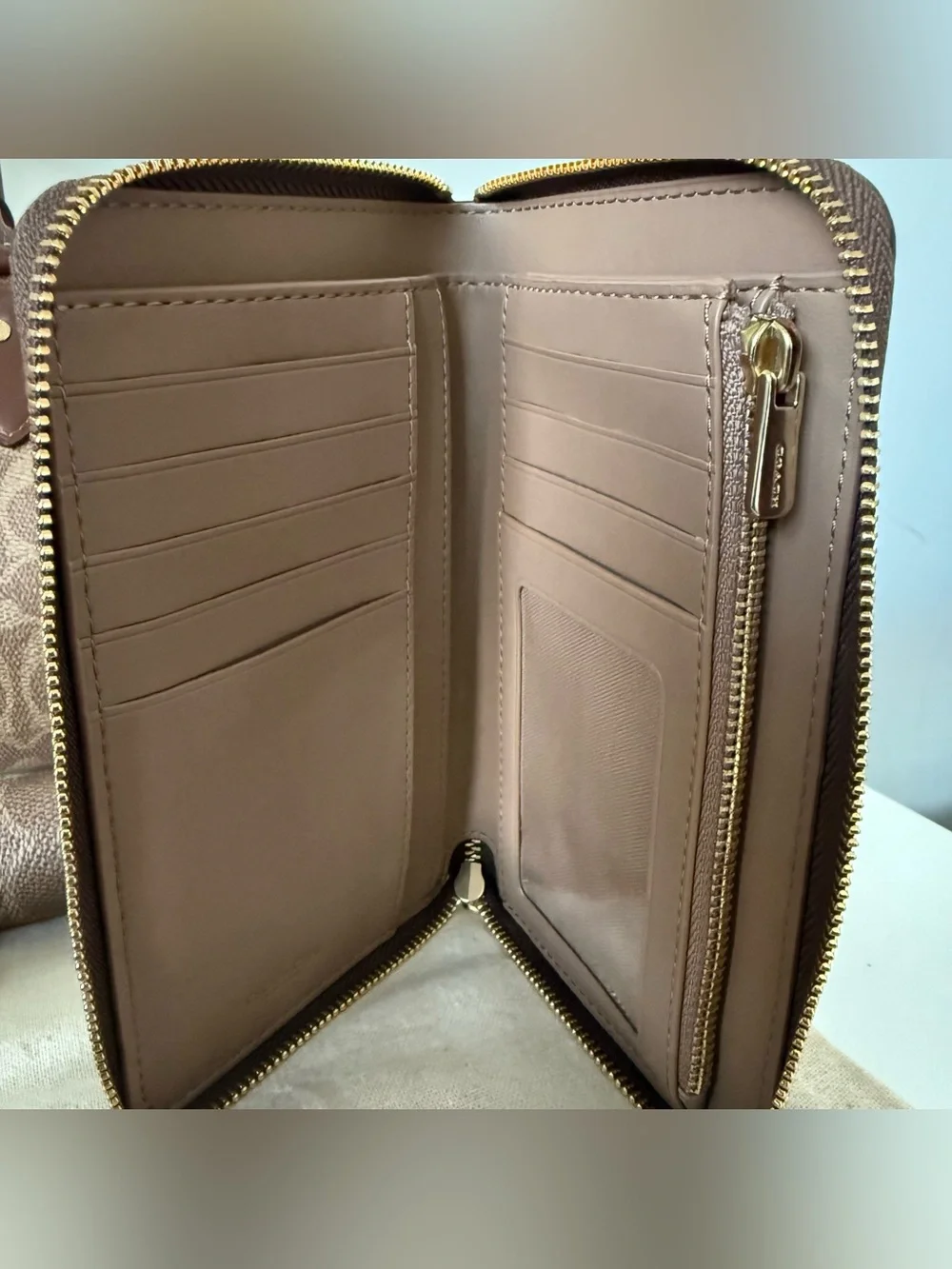 Coach Tan Signature Rowan w/matching accessories. - Picture 6 of 16